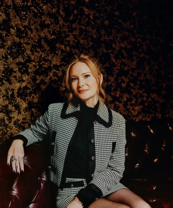 SARAH J. MAAS