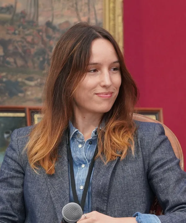 VICTORIA MAS